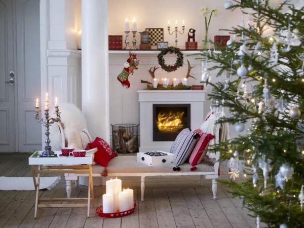 Designers Reveal Holiday Decor Mistakes That Turn Off Guests