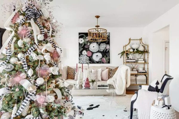 Designers Share Seasonal Styling Secrets for a Festive Home